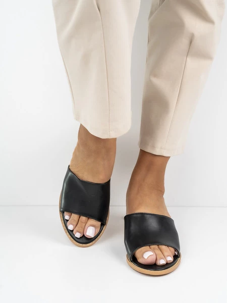 Klapki na obcasie eleganckie damskie w kolorze Black