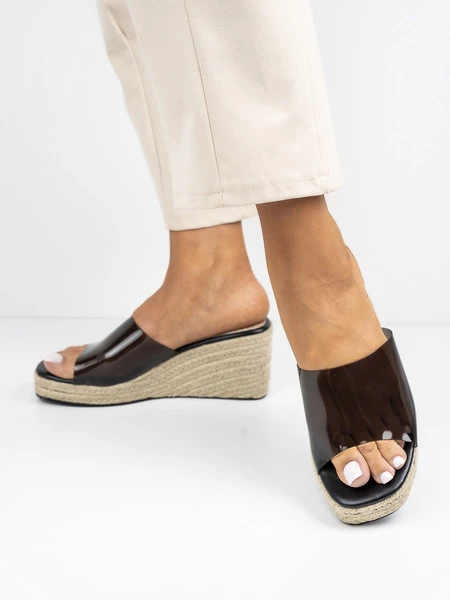 Klapki na koturnie LUCENCE BLACK