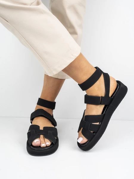 Sandały płaskie damskie z paskami w kolorze Black