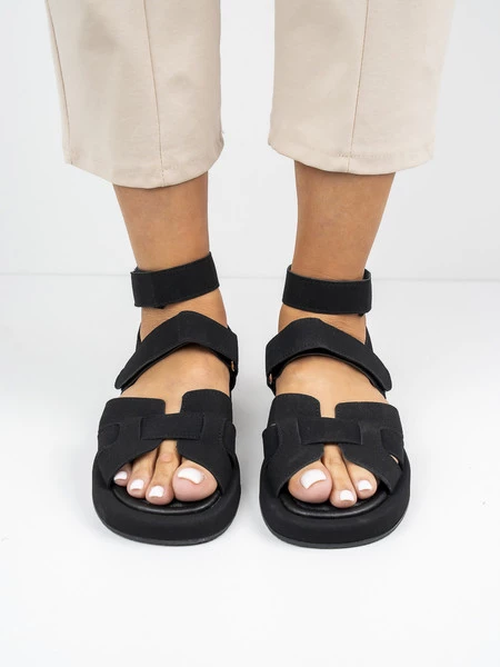 Sandały płaskie damskie z paskami w kolorze Black