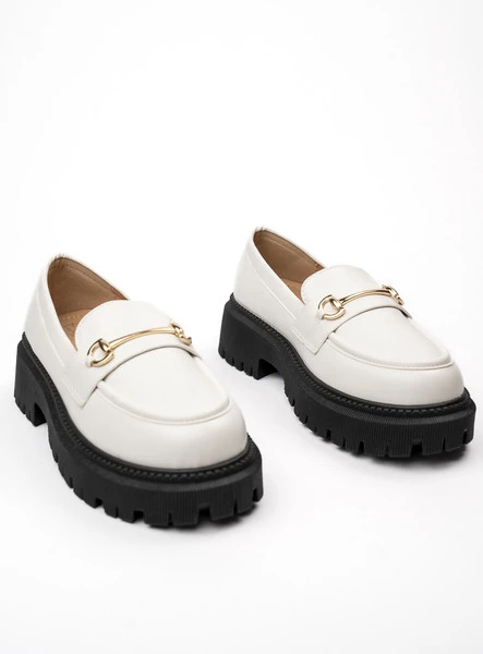 Damskie Mokasyny CARLA WHITE – Subtelna Elegancja z Wyrazistym Detalem