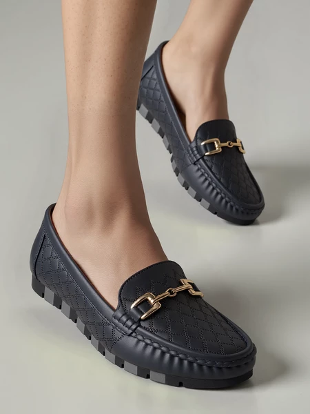 Damskie Mokasyny LIA NAVY – Ażurowy Wzór i Elegancki Akcent