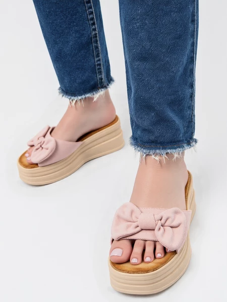 Klapki damskie BOW PINK – na wysokiej platformie, modne i wygodne